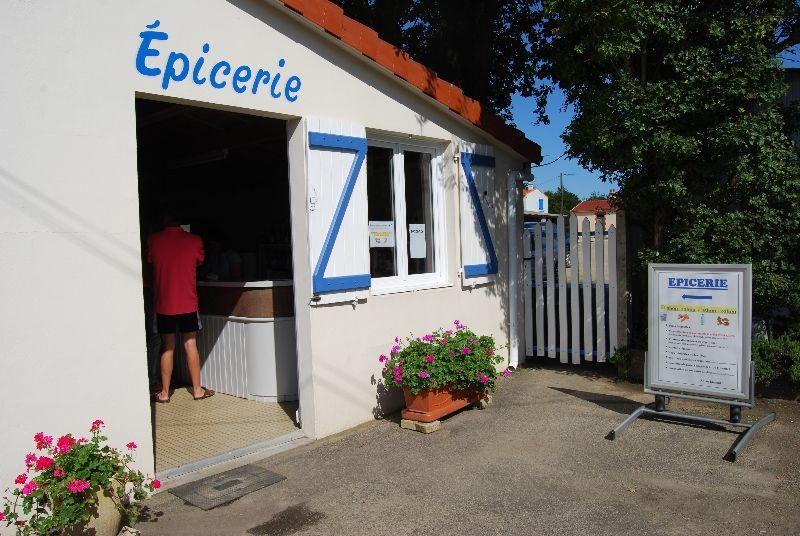 blauwe vinvis reparatie Doorzichtig Camping Frankrijk Loire Atlantique campingwinkel ~ ᐃ LES BLEUETS **
